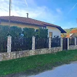 наш'та къща Case de vacanță