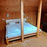наш'та къща *