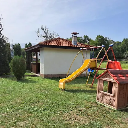 наш'та къща 別荘