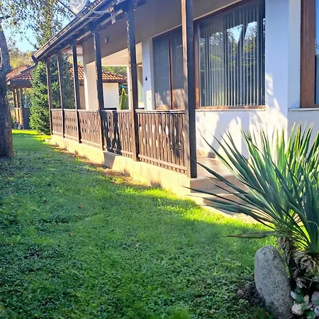 наш'та къща *