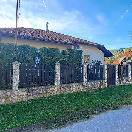 наш'та къща Hébergement de vacances
