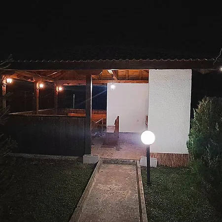 наш'та къща Hébergement de vacances *