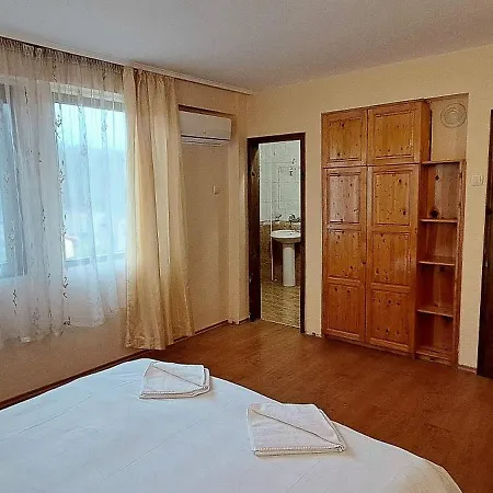 наш'та къща Apriltsi (Lovech)