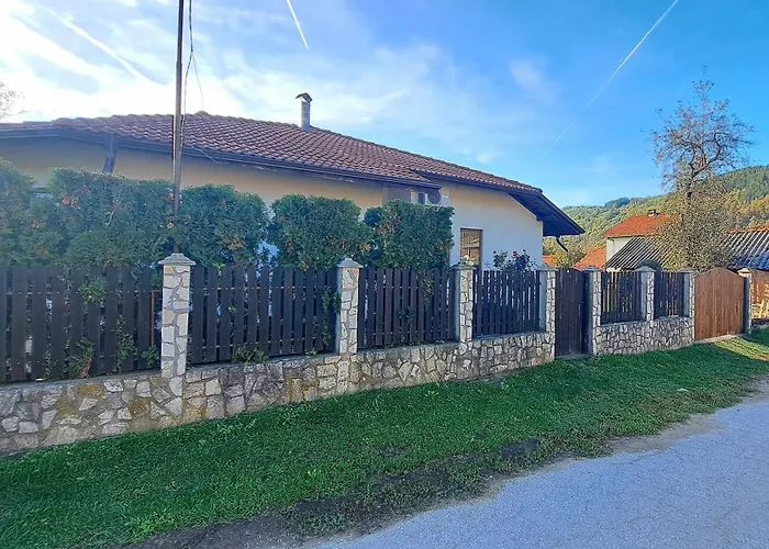 наш'та къща 別荘