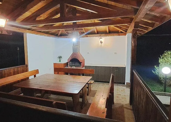 наш'та къща * アプリルツィ