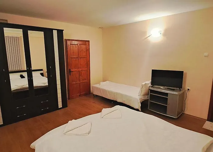 別荘 наш'та къща *