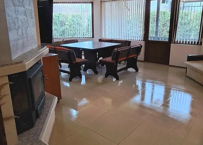 別荘 наш'та къща アプリルツィ