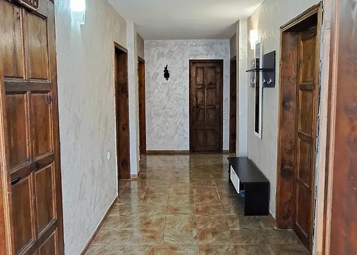 наш'та къща * アプリルツィ